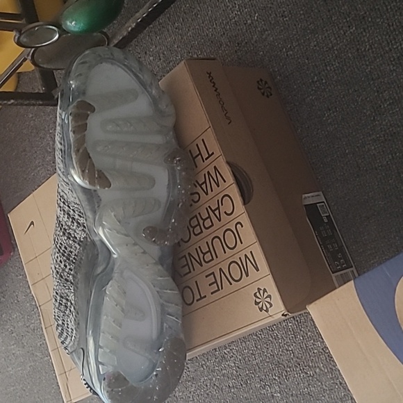 Brand NEW Nike vapormax 2020 edition - Picture 4 of 5